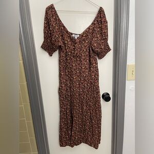 Brown floral dress with sweetheart neck, stretch back.